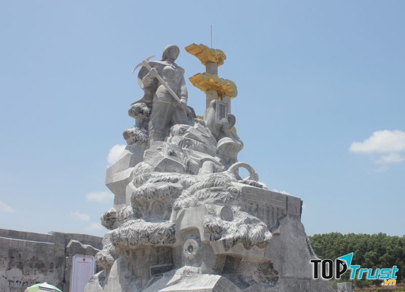 Tượng đài ở Truông Bồn, huyện Đô Lương, tỉnh Nghệ An