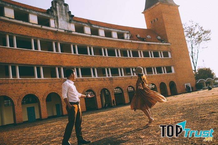 Địa điểm chụp ảnh cưới đẹp tại Cao đẳng sư phạm Đà Lạt.