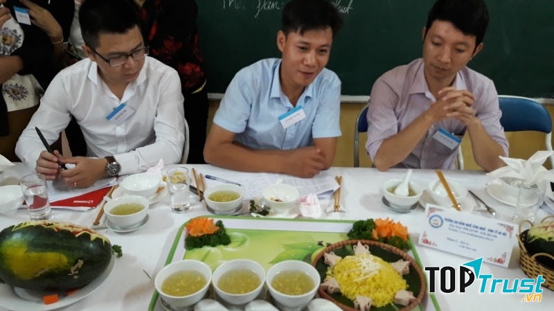 Giảng viên là các Bếp trưởng và doanh nhân thành đạt trong lĩnh vực ẩm thực