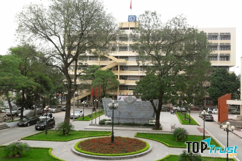 Khuôn viên trường