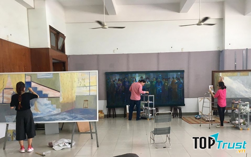 Bài thi tốt nghiệp của sinh viên.