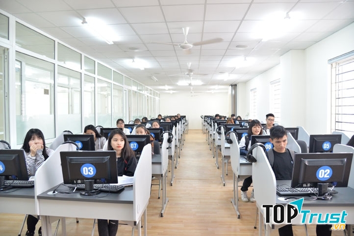 ĐH Ngoại ngữ và Tin học
