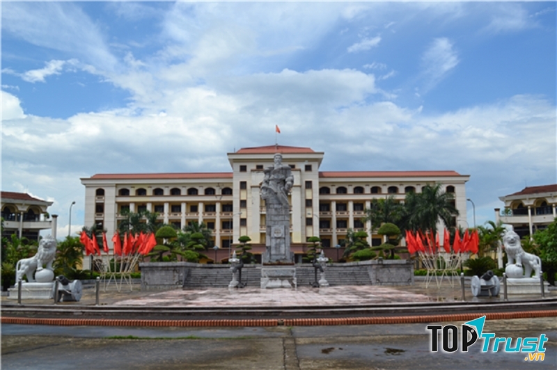 Một góc chính diện của trường Sĩ quan Lục quân 1.