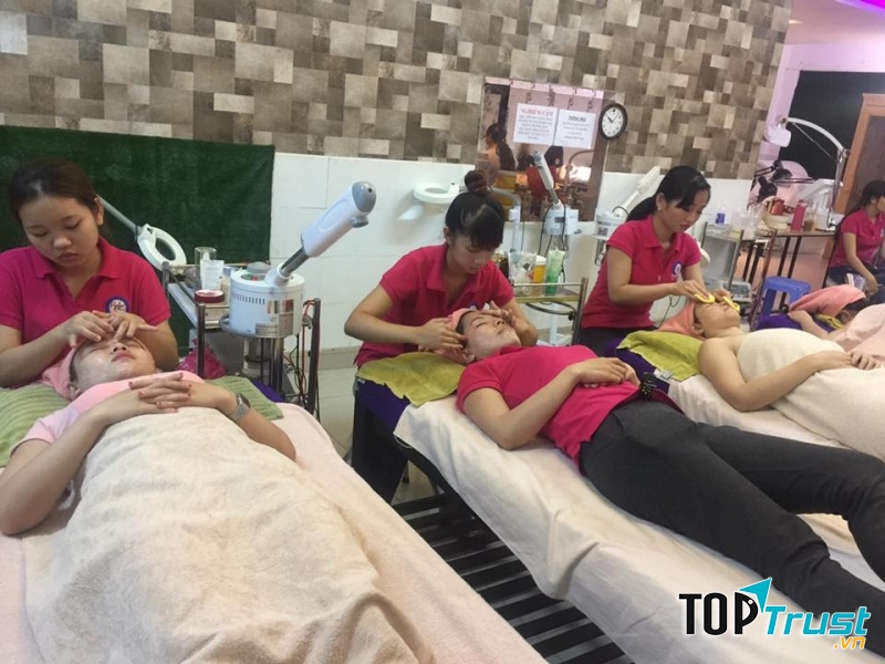 Trường đào tạo Thẩm Mỹ Tomiluc - trường dạy chăm sóc da uy tín và chất lượng nhất TP. HCM