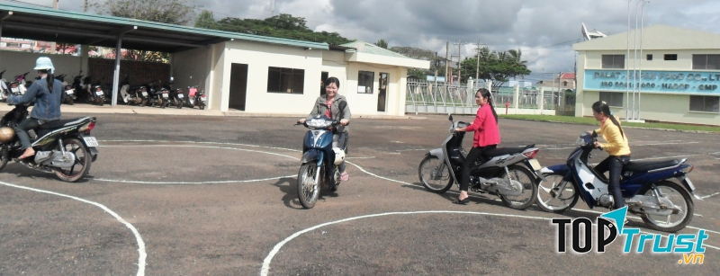 Học phí lấy bằng lái xe mô tô hạng A1 chỉ 475 000 đ