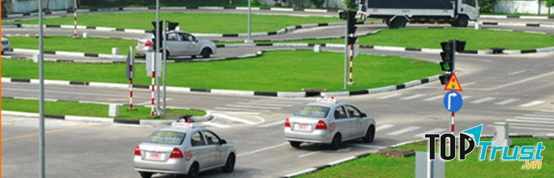 Trường dạy lái xe Đồng Tiến