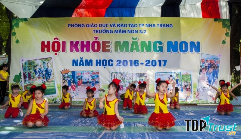 Trường mầm non 3-2  tổ chức hội khỏe