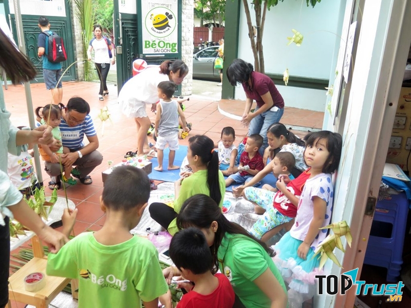 Trẻ được học tập, vui chơi cùng cô và các bạn