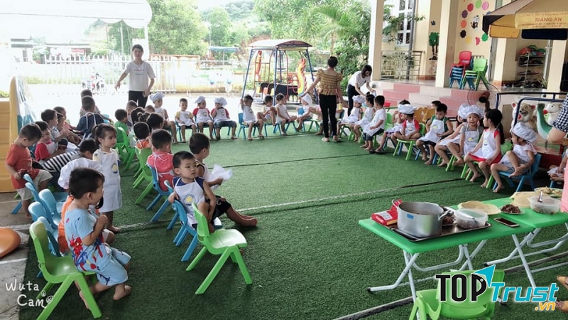 Học làm món mới cho các bé