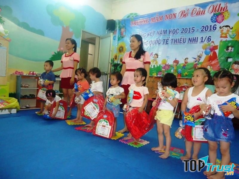 Cô và trò trường mầm non Bồ Câu Nhỏ