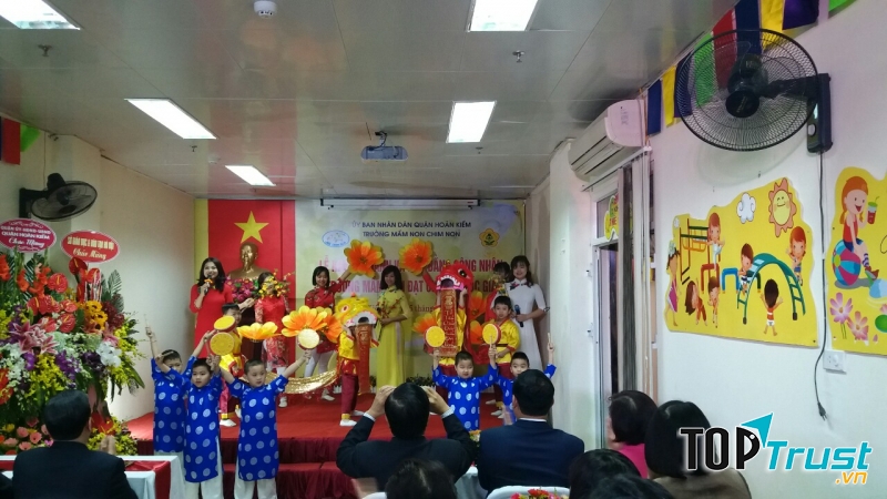 Trường mầm non Chim Non đón bằng công nhận là trường mầm non đạt chuẩn Quốc gia năm 2017