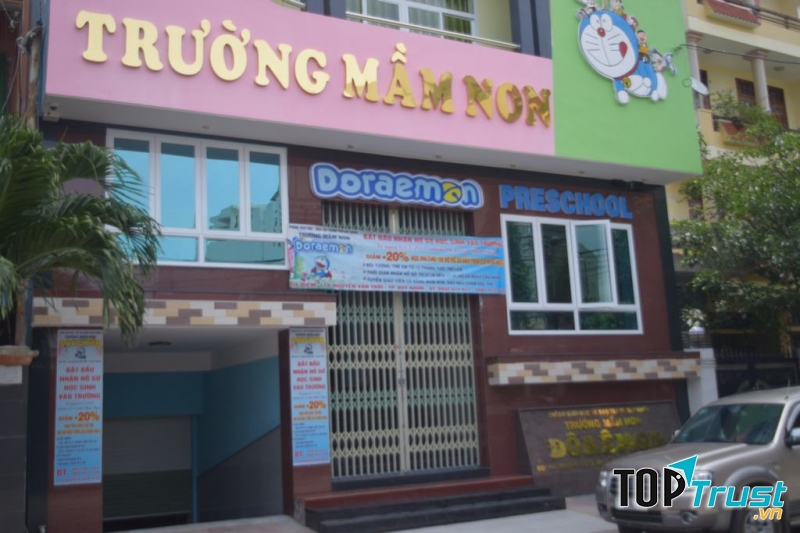 Khung cảnh trường mầm non Doremon.