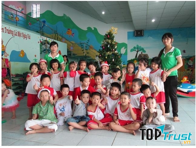 Cô và trò Trường Mầm non Nhà Của Bé