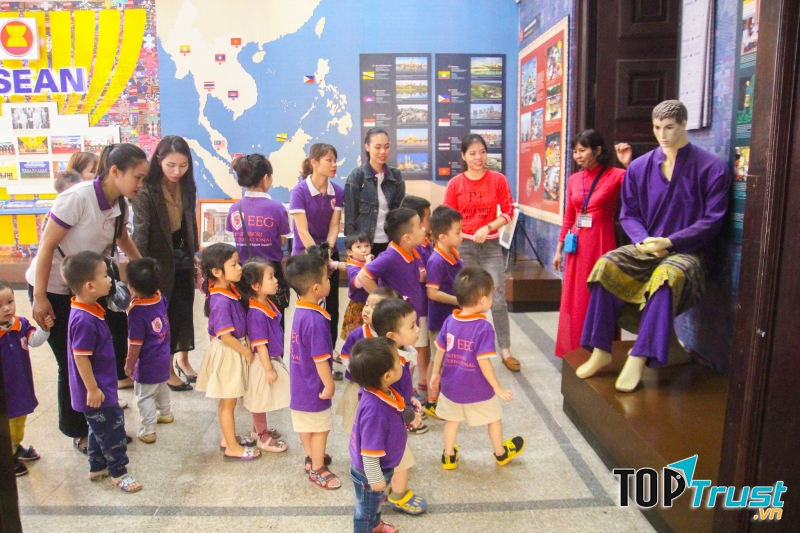 Trường Mầm non Quốc Tế EEG Montessori