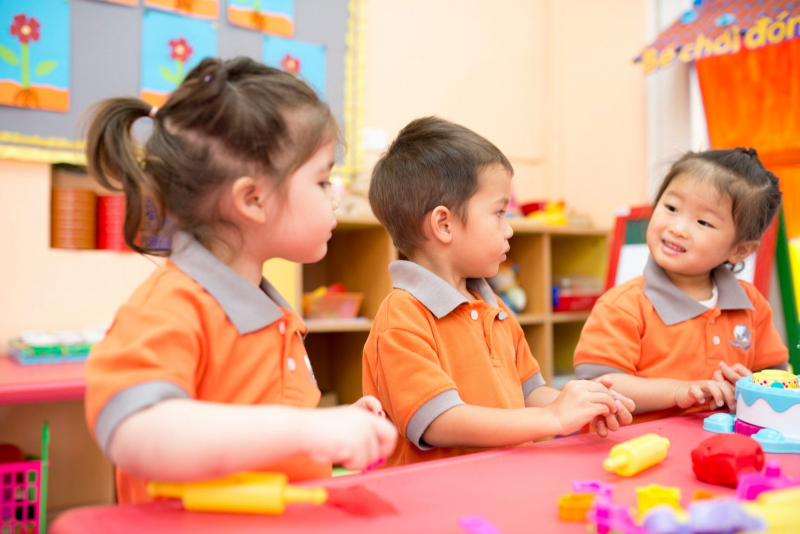 Trường Quốc tế Singapore SIS tại thành phố mới Bình Dương là một trong 14 trường thuộc thuộc hệ thống các trường của Tập đoàn Giáo dục KinderWorld được xây dựng theo mô hình trường liên cấp