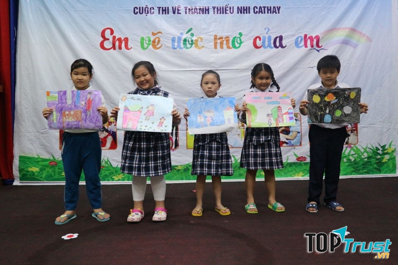 Một tiết giao lưu của trẻ với bộ đội tại Trường mầm non Sơn Ca huyện Nhà Bè