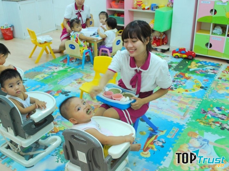 Cô và trò trường Mầm Non Song Ngữ Mèo Con