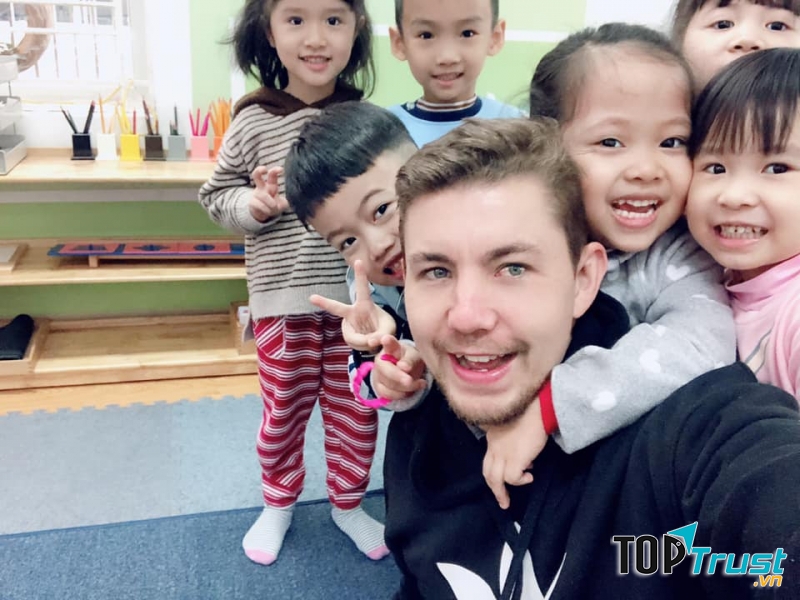 Trường mầm non song ngữ Việt Mỹ Montessori