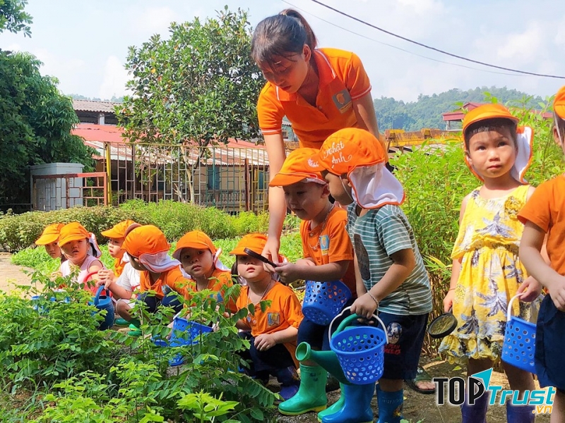 Đội ngũ giáo viên của trường đều là những cô giáo đã có chứng chỉ đào tạo Montessori cấp quốc tế, với năng lực giáo dục tốt nhất cùng với sự tận tâm, yêu nghề, yêu trẻ nhỏ