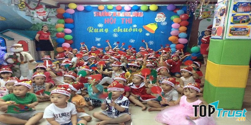 Giây phút vui chơi của trẻ tại Trường mầm non tư thục Ánh Linh