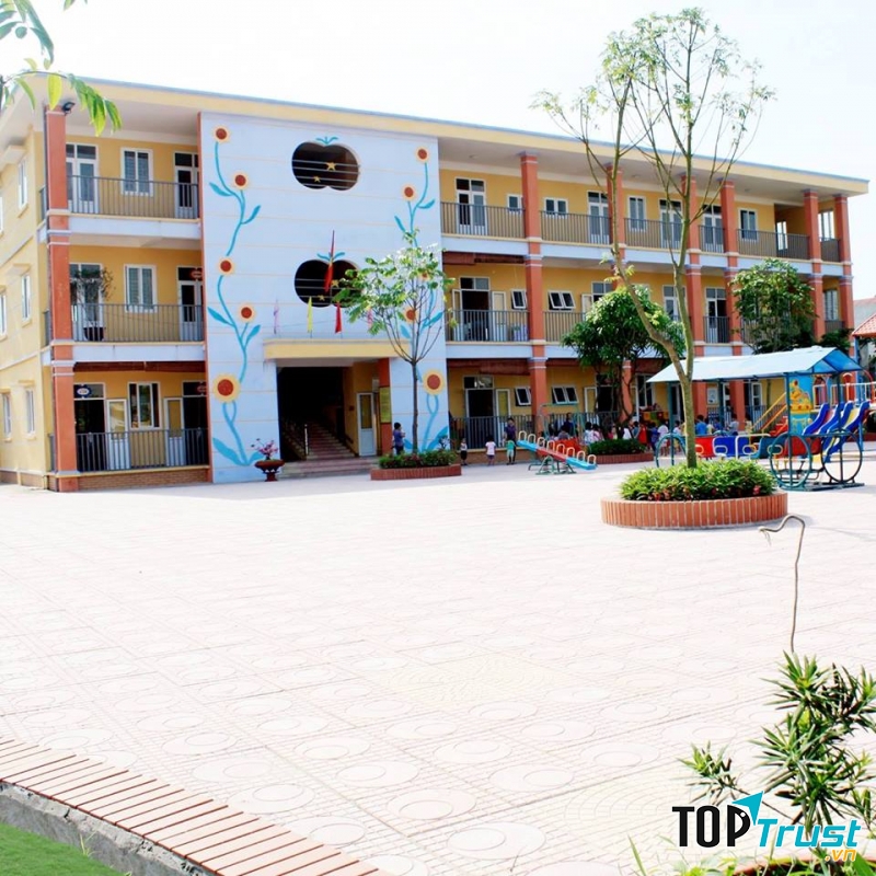 Khuôn viên trường mầm non Hoa Sứ