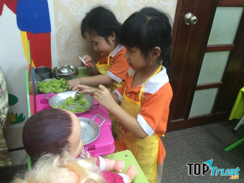 Trẻ được học hỏi, quan tâm chăm sóc như ở nhà