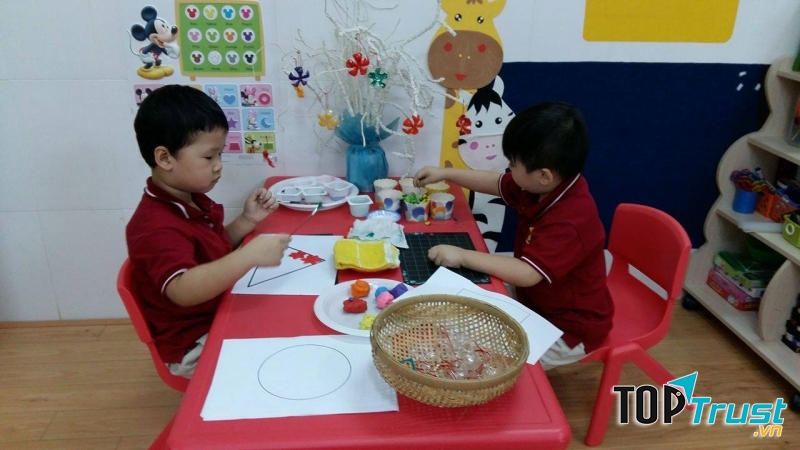 Cho trẻ thỏa sức sáng tạo.