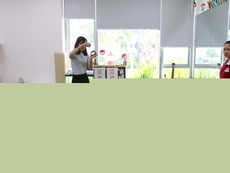 Cô và trò trường mầm non Vinschool Central Park