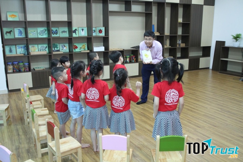 Nơi mà Trẻ em giao tiếp bằng hàng trăm ngôn ngữ khác nhau, thể hiện ngôn ngữ của riêng mình