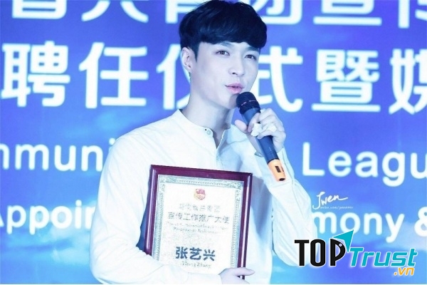 Năm 2014, anh đứng vị trí thứ 5 trong Top 10 người nổi tiếng nhất trên Baidu