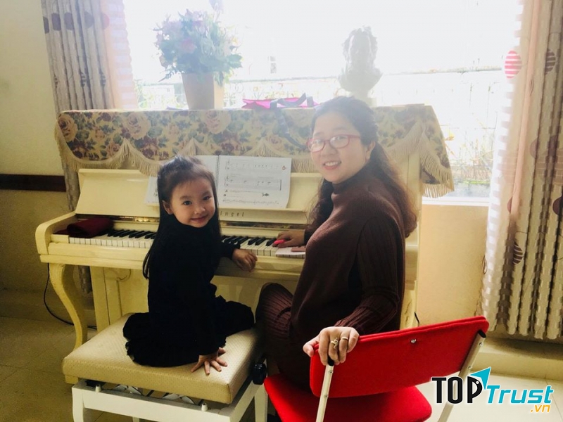 Cô và học viên tại lớp
