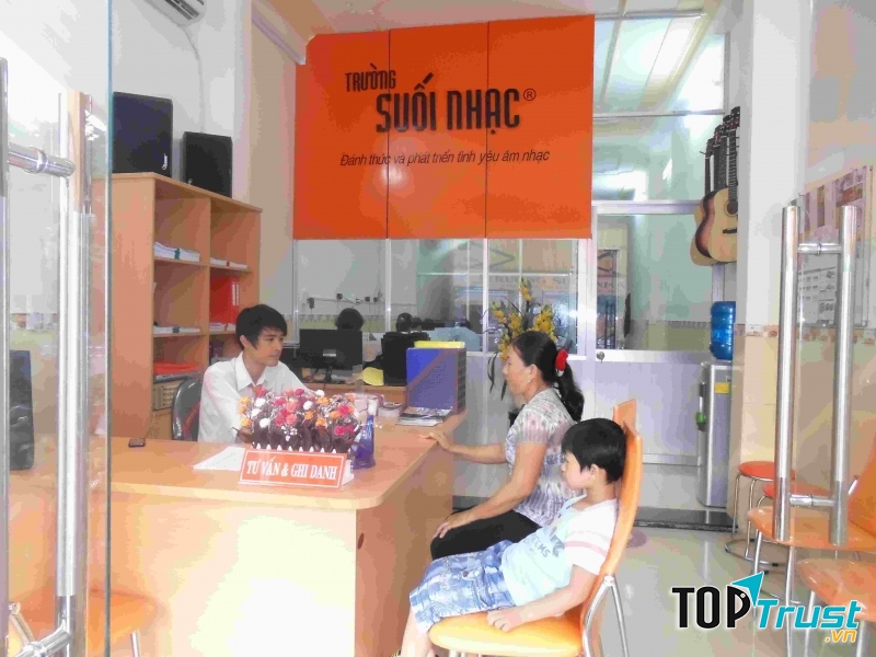 Trường Suối Nhạc