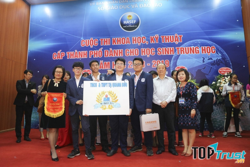 Học sinh đạt giải trong kì thi