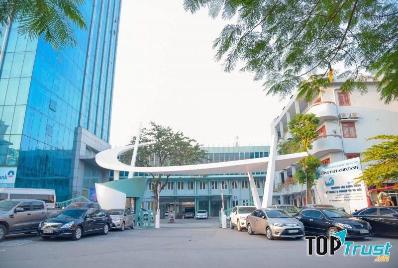 Trường THPT Anhxtanh