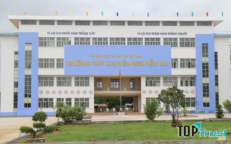 Trường THPT Chuyên Nguyễn Du