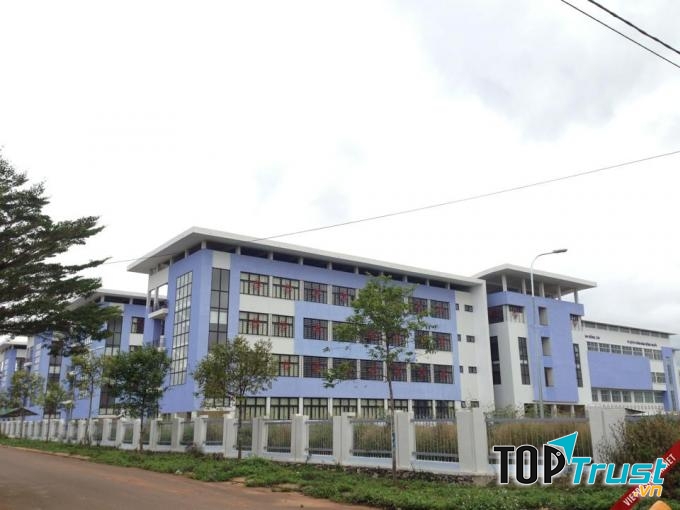 Trường THPT Chuyên Nguyễn Du