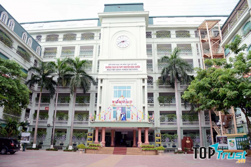 Trường THPT dân lập Nguyễn Bỉnh Khiêm