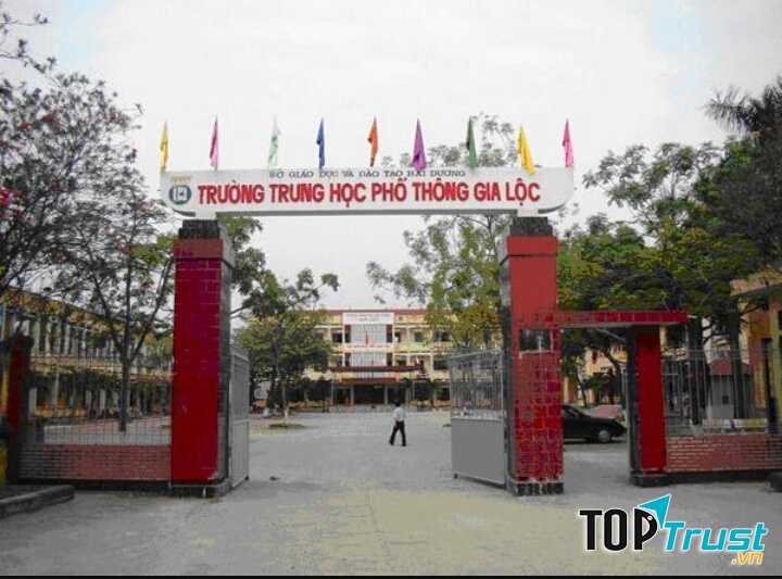Trường THPT Gia Lộc tại địa chỉ 183 Nguyễn Chế Nghĩa, thị trấn Gia Lộc, Gia Lộc, Hải Dương