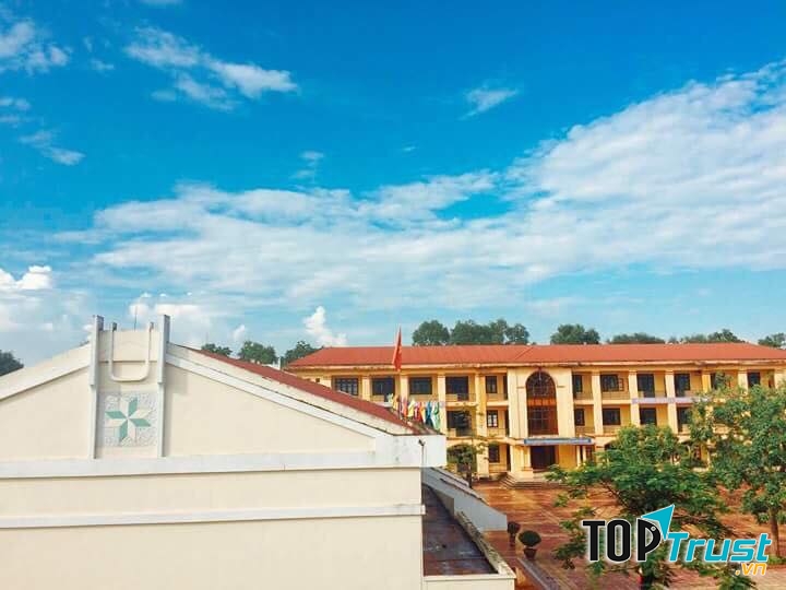 Trường THPT Hoàng Quốc Việt