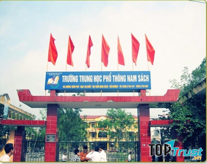 Trường THPT Nam Sách tại địa chỉ 151, đường Trần Phú, Thị trấn Nam Sách, Nam Sách