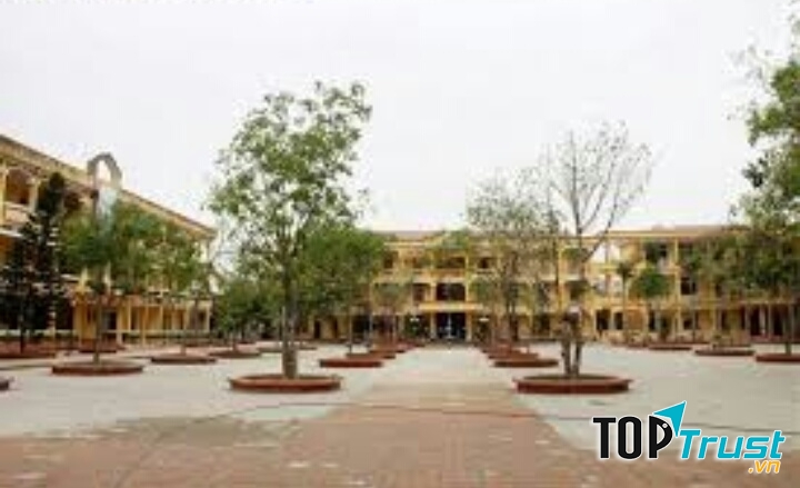 Khuôn viên trường THPT Nam Sách