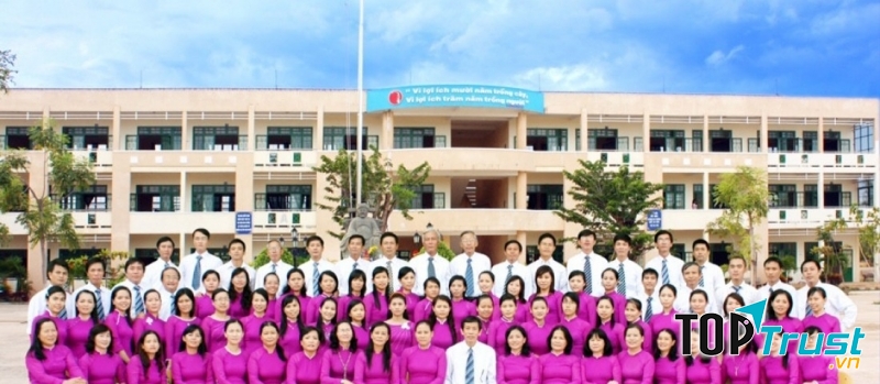 Trường THPT Nguyễn Trãi