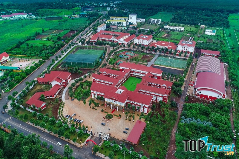 Trường Tiểu học, THCS và THPT Hoàng VIệt