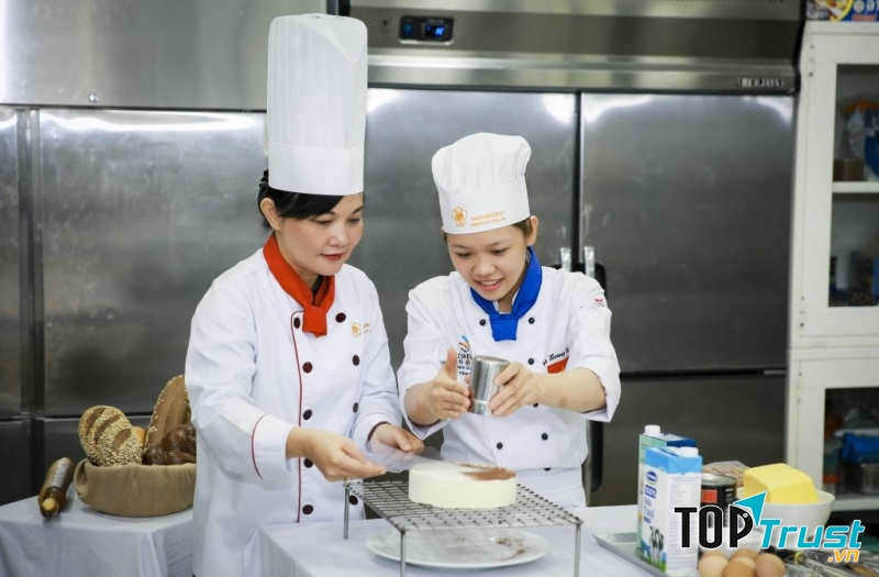 Trường Trung cấp Du lịch – Khách sạn Saigontourist