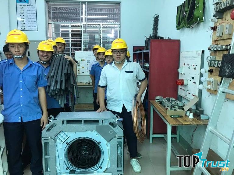 Trường trung cấp kinh tế kỹ thuật quận 12