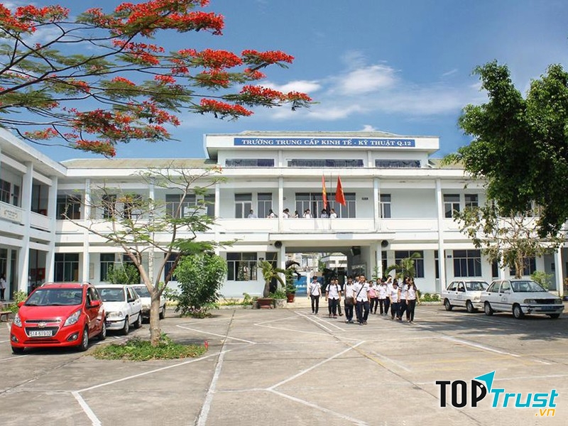 Trường trung cấp Kinh Tế Kỹ Thuật Quận 12
