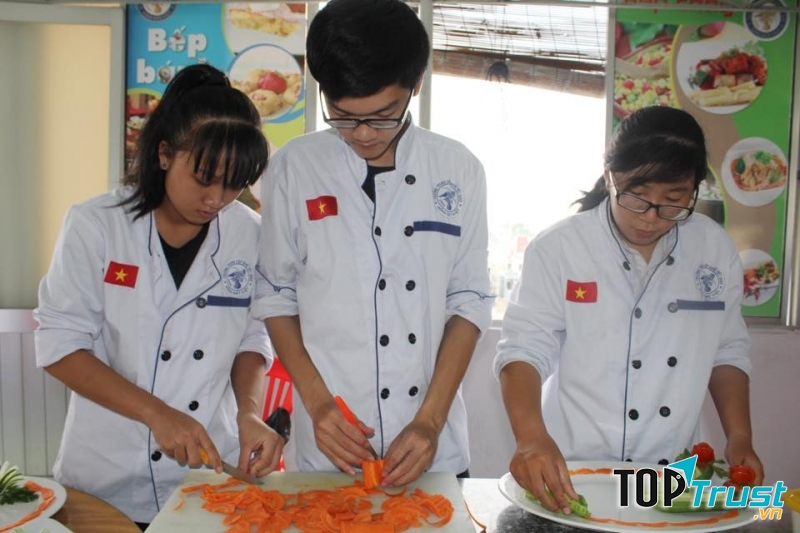 Trường Trung Cấp Việt Giao