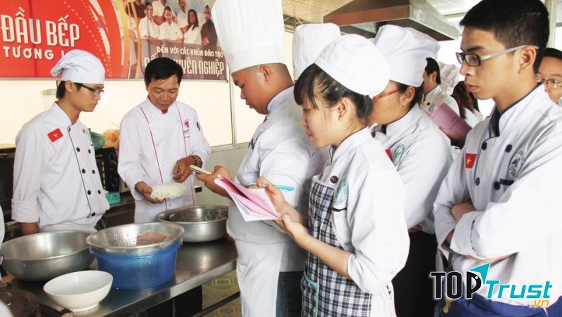 Trường Trung Cấp Việt Giao