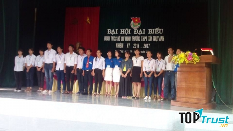 Đại hội đoàn tại trường Trung học phổ thông Tây Thụy Anh