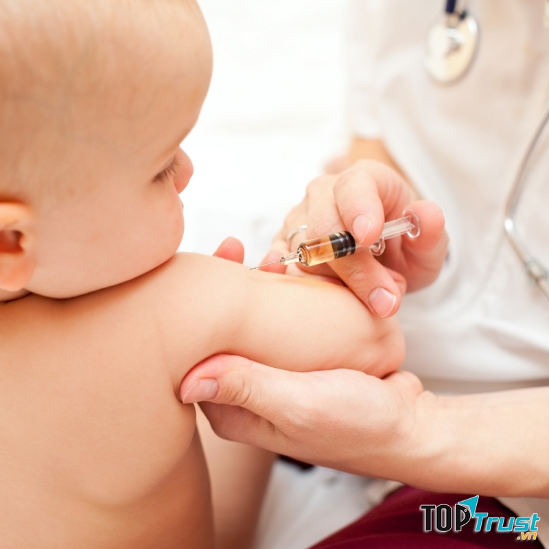 Truyền hay tiêm sẽ làm trẻ hoảng sợ hơn thôi